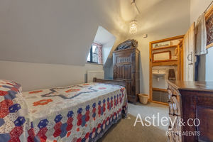 bed3- click for photo gallery